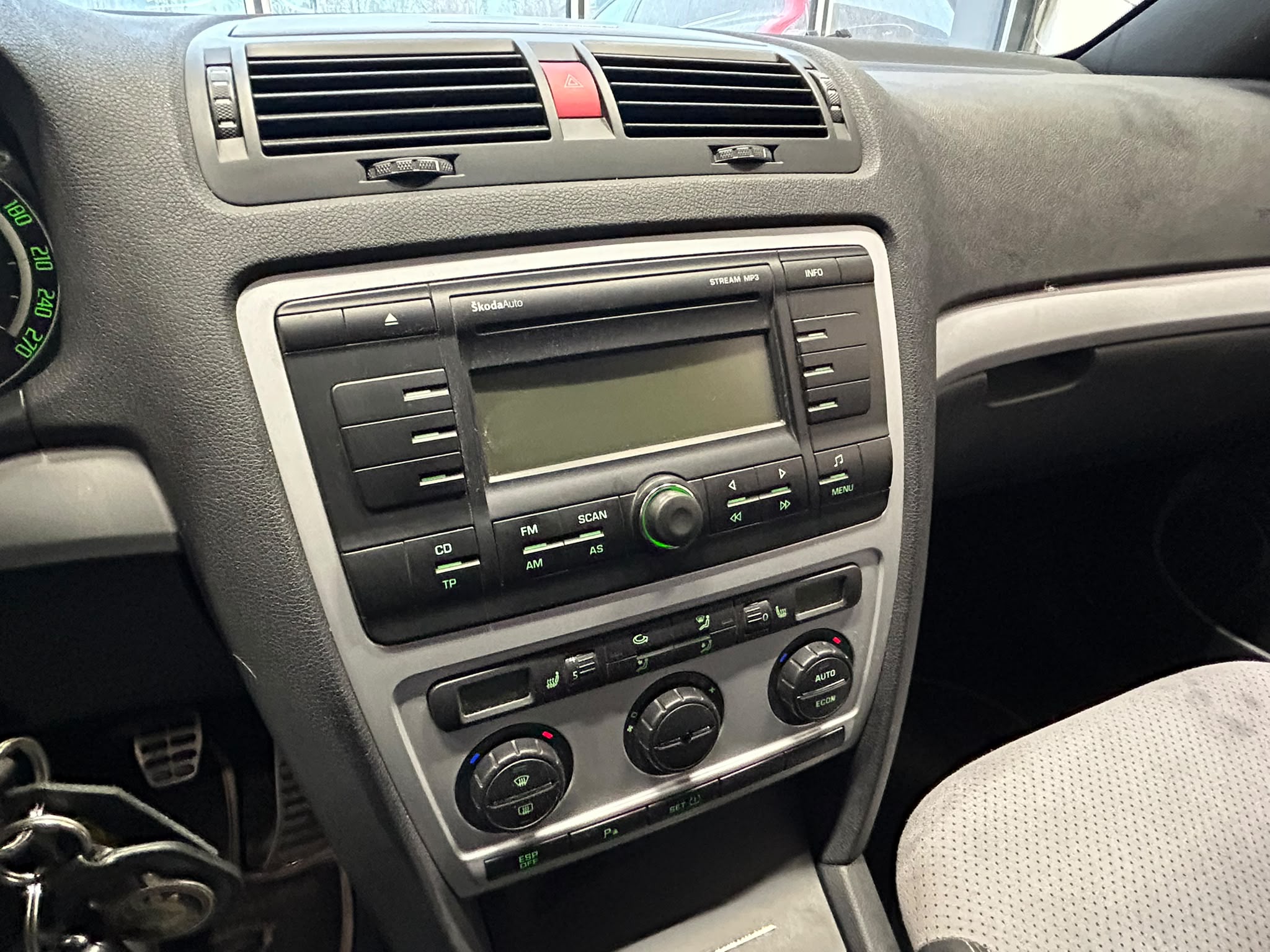 
								Skoda Octavia 2,0 TFSI RS full									