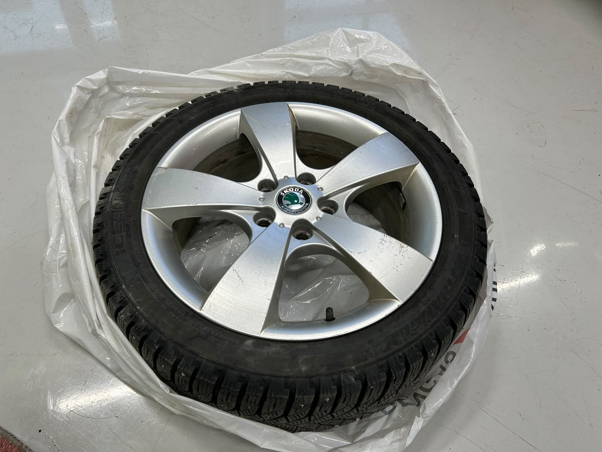 
								Skoda Octavia 2,0 TFSI RS full									